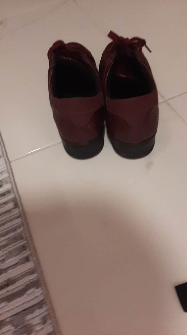 Bordo Yılan Derisi Desenli Spor Ayakkabı - Görsel 3