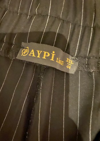 Düğmeli Siyah Midi Kumaş Pantolon - Görsel 3