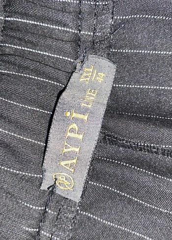 Düğmeli Siyah Midi Kumaş Pantolon - Görsel 2