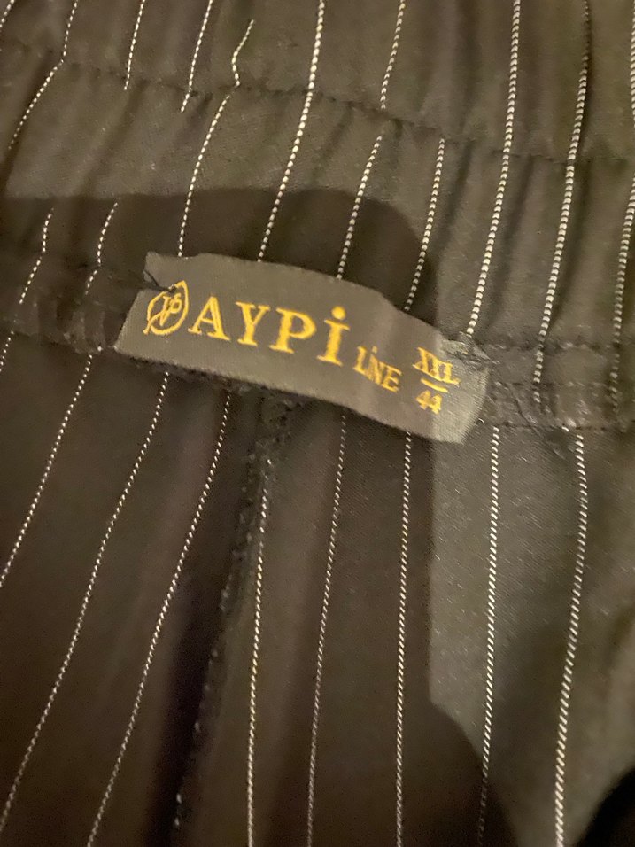 Düğmeli Siyah Midi Kumaş Pantolon - Görsel 3