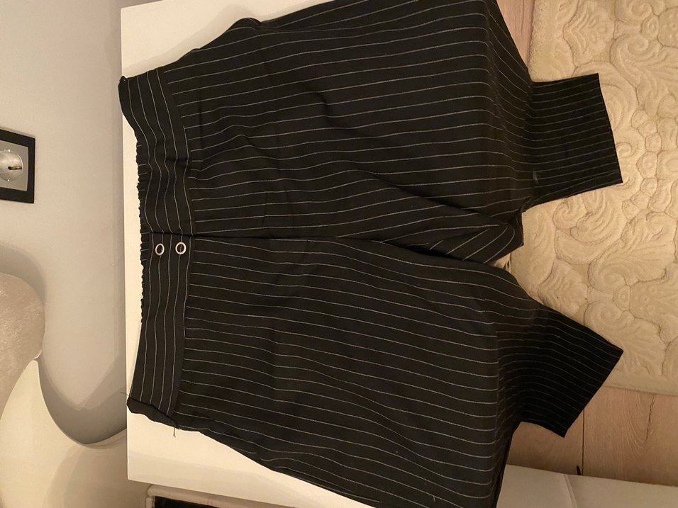 Düğmeli Siyah Midi Kumaş Pantolon - Görsel 4