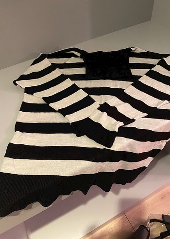 Siyah Beyaz Çizgili Kadın Triko Kazak - Görsel 3