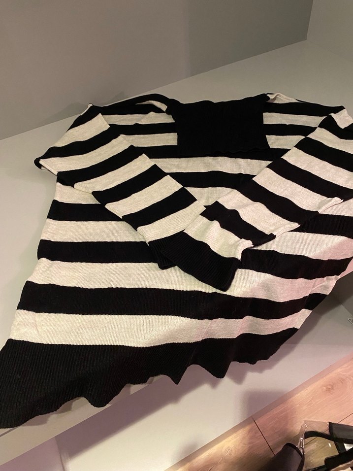 Siyah Beyaz Çizgili Kadın Triko Kazak - Görsel 3