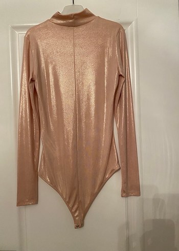 Parlak Bej Yüksek Yakalı Kadın Bluz - Görsel 4