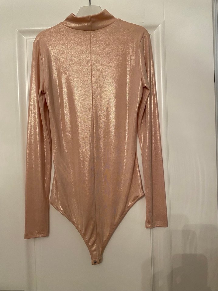 Parlak Bej Yüksek Yakalı Kadın Bluz - Görsel 4