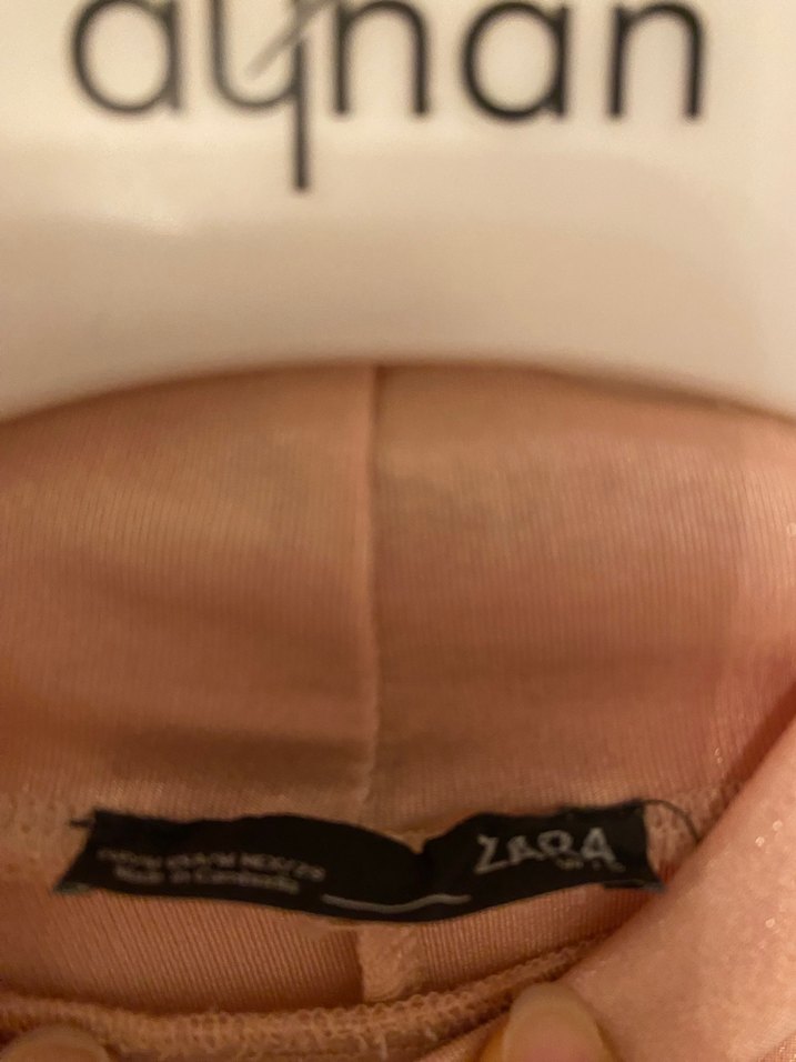 Parlak Bej Yüksek Yakalı Kadın Bluz - Görsel 2