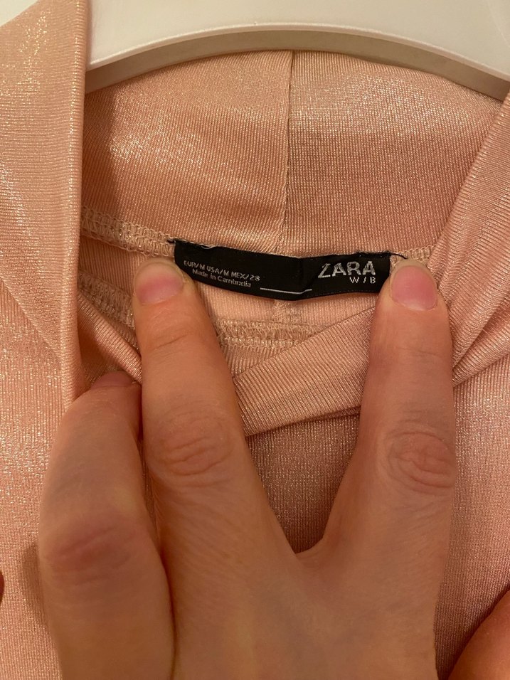 Parlak Bej Yüksek Yakalı Kadın Bluz - Görsel 3