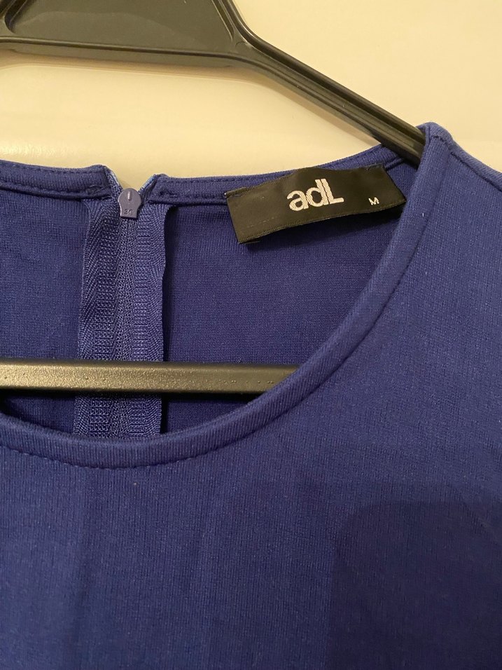 Koyu Mavi Omuzları Fırfırlı Midi Elbise - Görsel 3