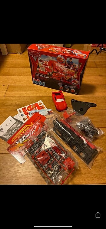  Beden Şimşek McQueen ve Mack maket seti