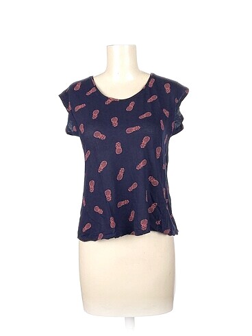 Mango T-shirt %70 İndirimli.