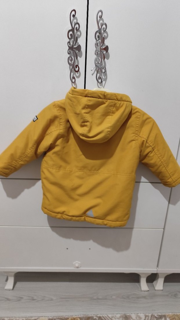 Erkek Çocuk Sarı Kapüşonlu Mont - Görsel 3