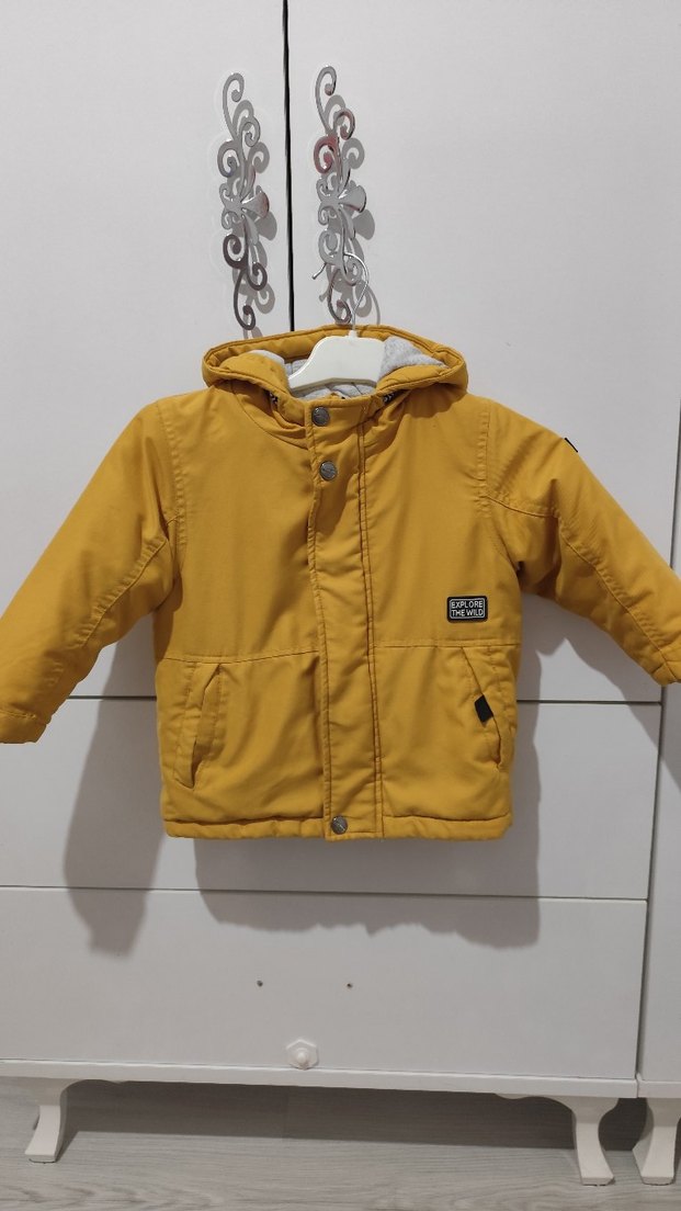 Erkek Çocuk Sarı Kapüşonlu Mont - Görsel 2
