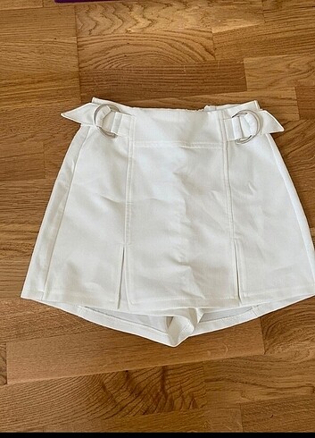 Bershka beyaz şort etek