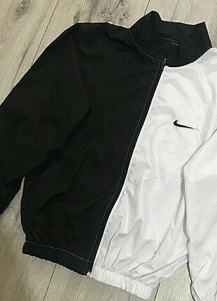 Nike yağmurluk
