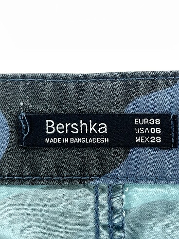 38 Beden çeşitli Renk Bershka Jean / Kot %70 İndirimli.