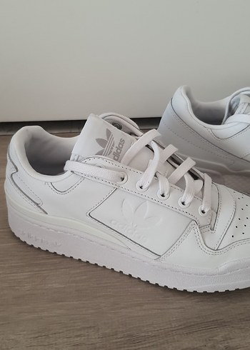 38 Beden Adidas Kadın Beyaz Minimalist Spor Ayakkabı