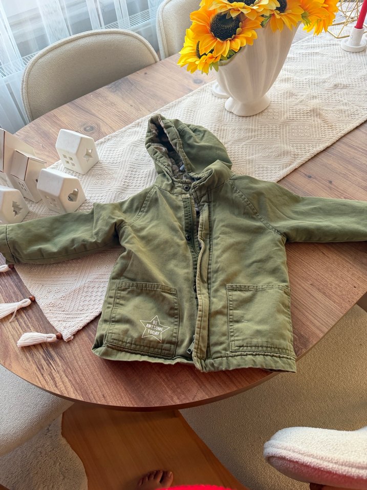 Kapüşonlu Yeşil Erkek Çocuk Ceketi - Görsel 3