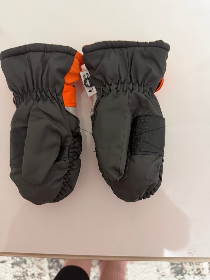 Gri Erkek Çocuk Eldiveni Velcro Kapatmalı - Görsel 2