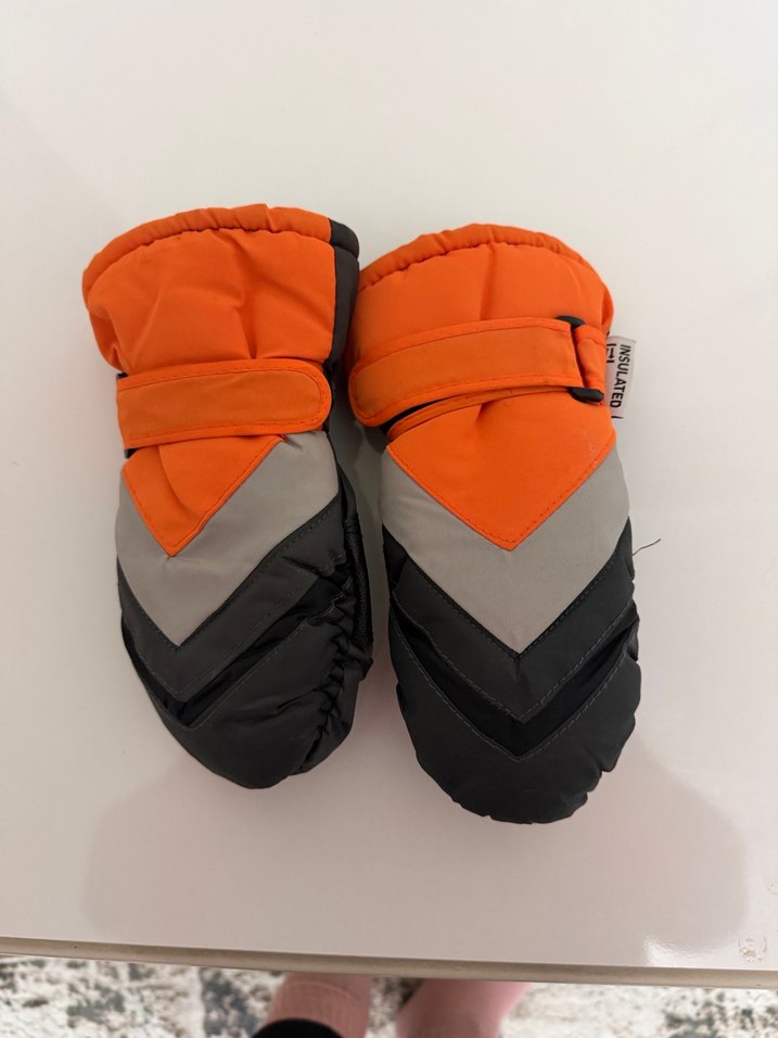 Gri Erkek Çocuk Eldiveni Velcro Kapatmalı - Görsel 3