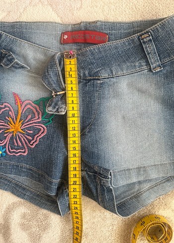 26 Beden mavi Renk Renkli Nakışlı Mini Kot Şort