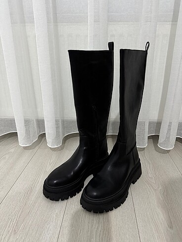 Stradivarius Kadın Çizme