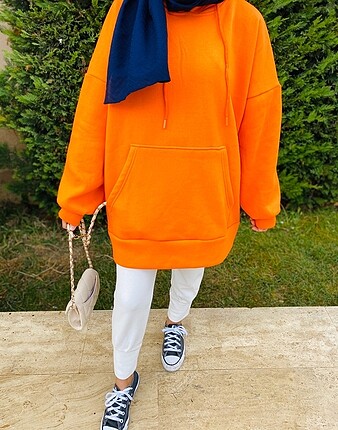 Zara model sweatshirt