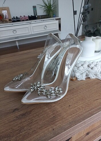 40 Beden Şeffaf Stiletto Ayakkabı
