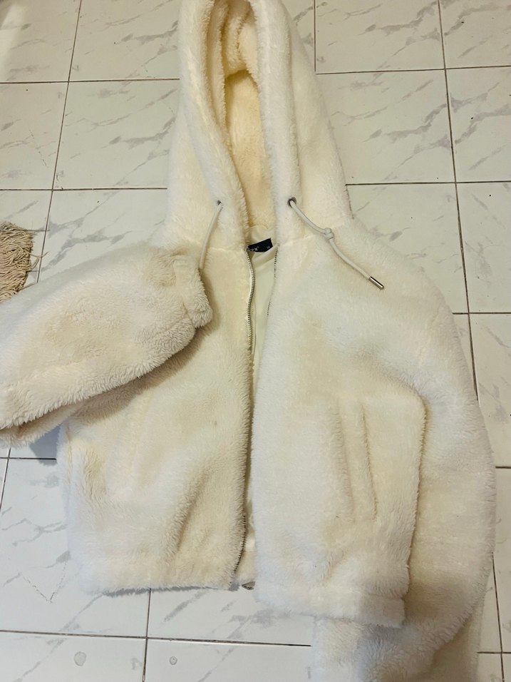 Beyaz Kapüşonlu Kadın Peluş Ceket - Görsel 2
