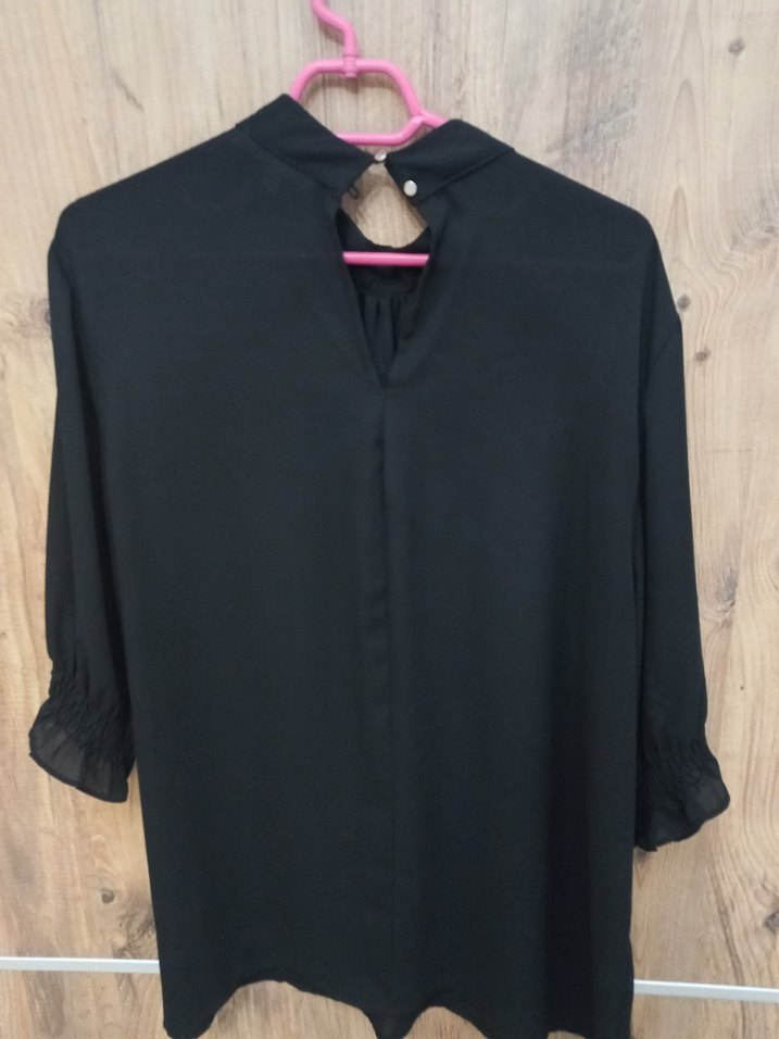 Kadın Siyah Yüksek Yakalı Fırfırlı Bluz - Görsel 3