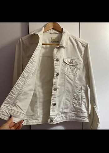 Kadın Beyaz Düğmeli Denim Ceket
