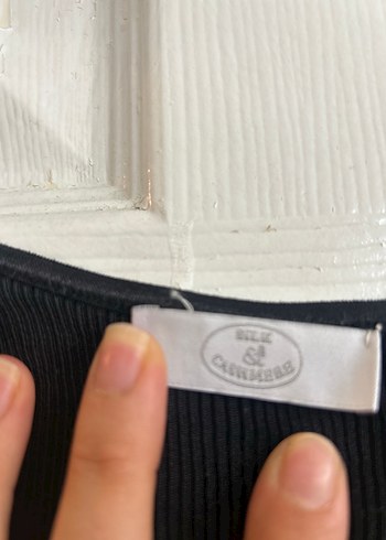 Zara Dantel Detaylı Siyah İnce Askılı V Yaka Atlet