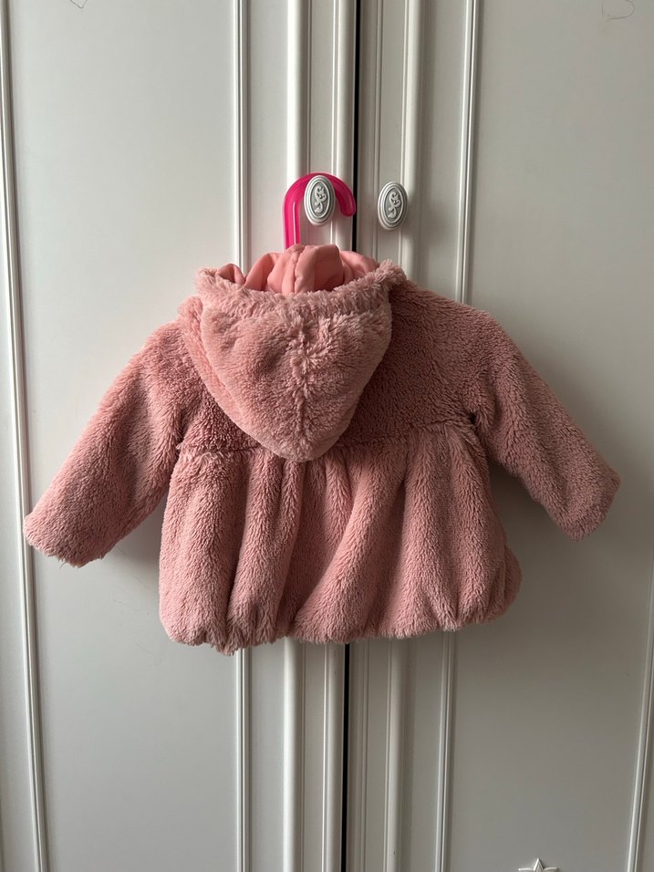 Kız Çocuk Kapüşonlu Pembe Peluş Mont - Görsel 2