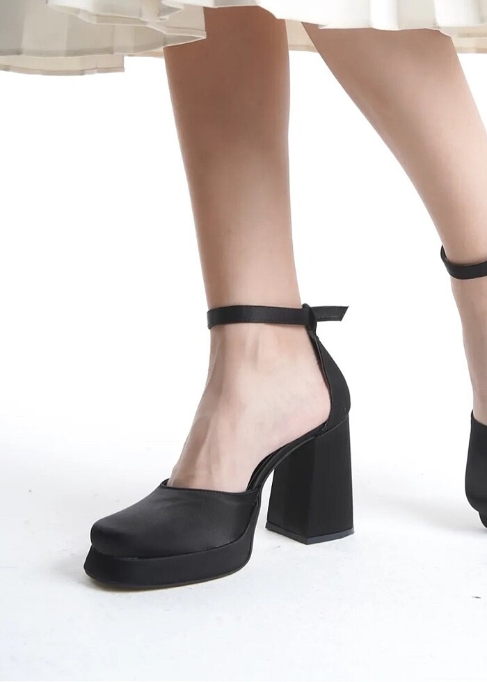 Siyah Saten Önü Kapalı Platform Topuklu Ayakkabı - Görsel 3