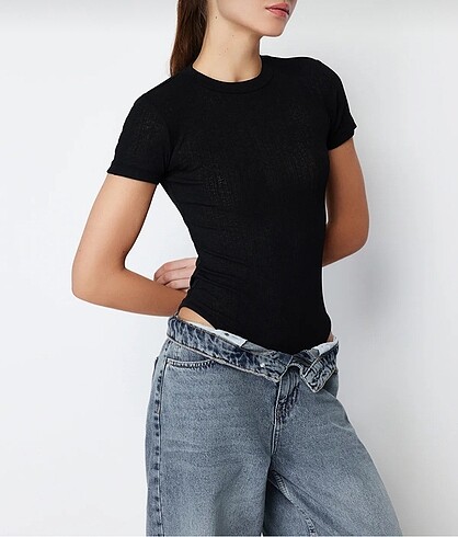 Siyah Özel Dokulu Tül Slim Kısa Kollu Dik Yaka Örme Bodysuit
