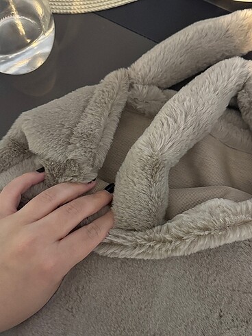 Bershka Peluş çanta