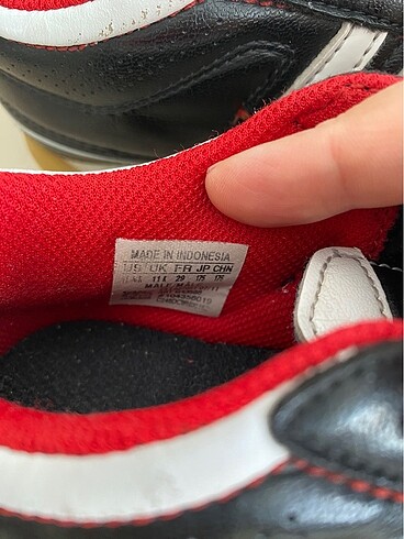 29 Beden Adidas erkek çocuk siyah ayakkabı