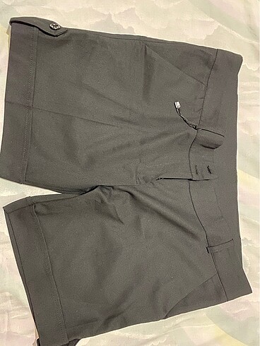 KUMAŞ SHORT ETİKETLİ