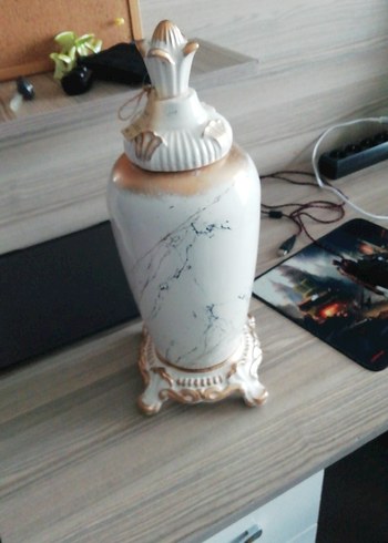 Beyaz ve Gri Mermer Desenli Vazo