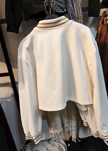 Beyaz Düğmeli Kadın Mini Ceket - Görsel 2