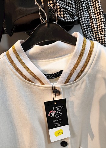 Beyaz Düğmeli Kadın Mini Ceket - Görsel 3