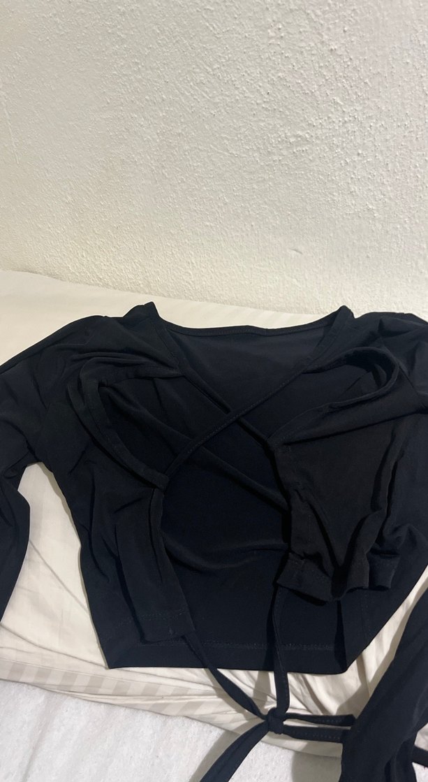 Siyah Uzun Kollu Bluz sırt dekolteli - Görsel 2