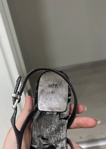 Gri Süet Desenli İnce Topuklu Ayakkabı - Görsel 4