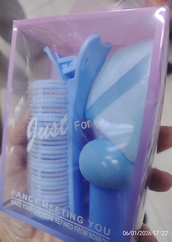 JUST FOR YOU Klipsli Saç Bigudisi Ve Makyaj Süngeri Seti - Görsel 2