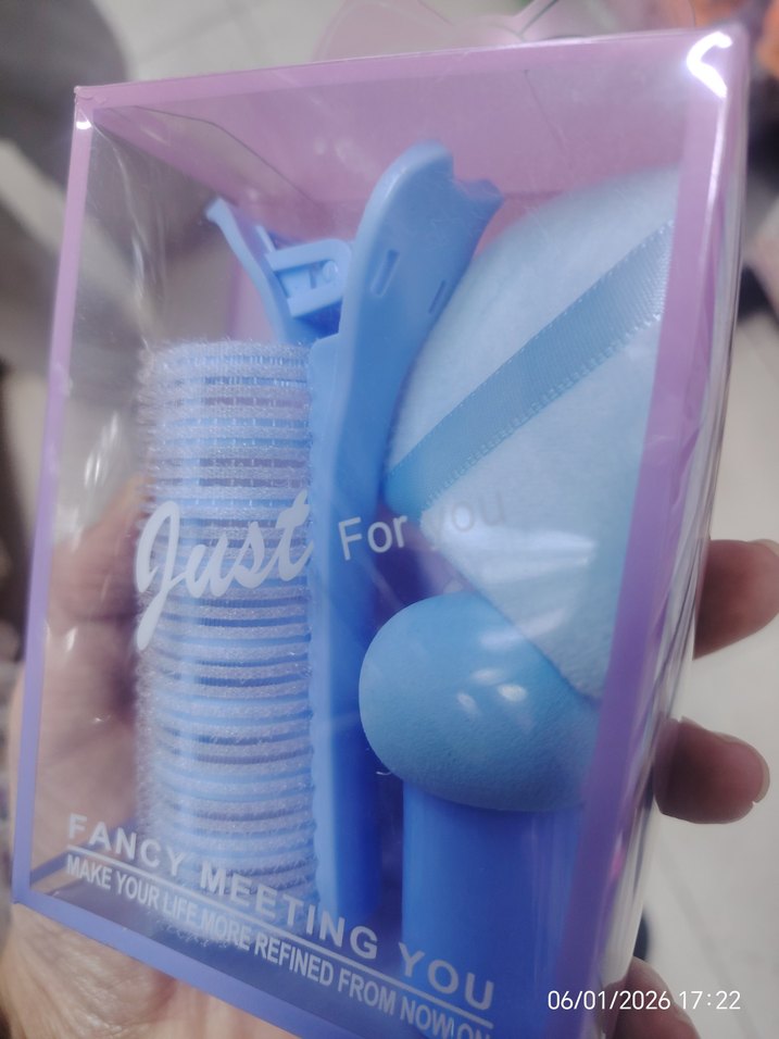 JUST FOR YOU Klipsli Saç Bigudisi Ve Makyaj Süngeri Seti - Görsel 2