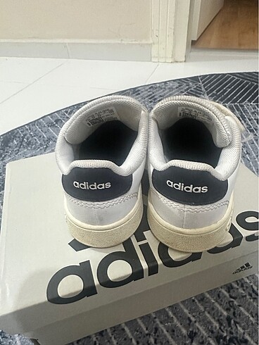 24 Beden Adidas spor ayakkabı