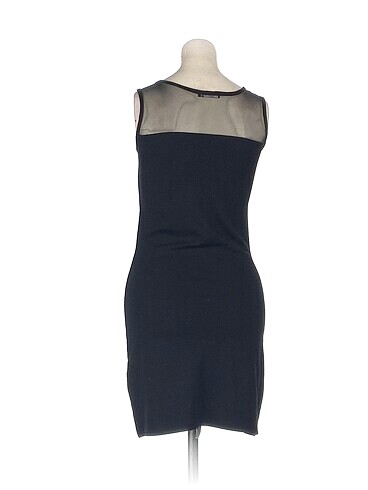 m Beden PreLoved Kısa Elbise %70 İndirimli.
