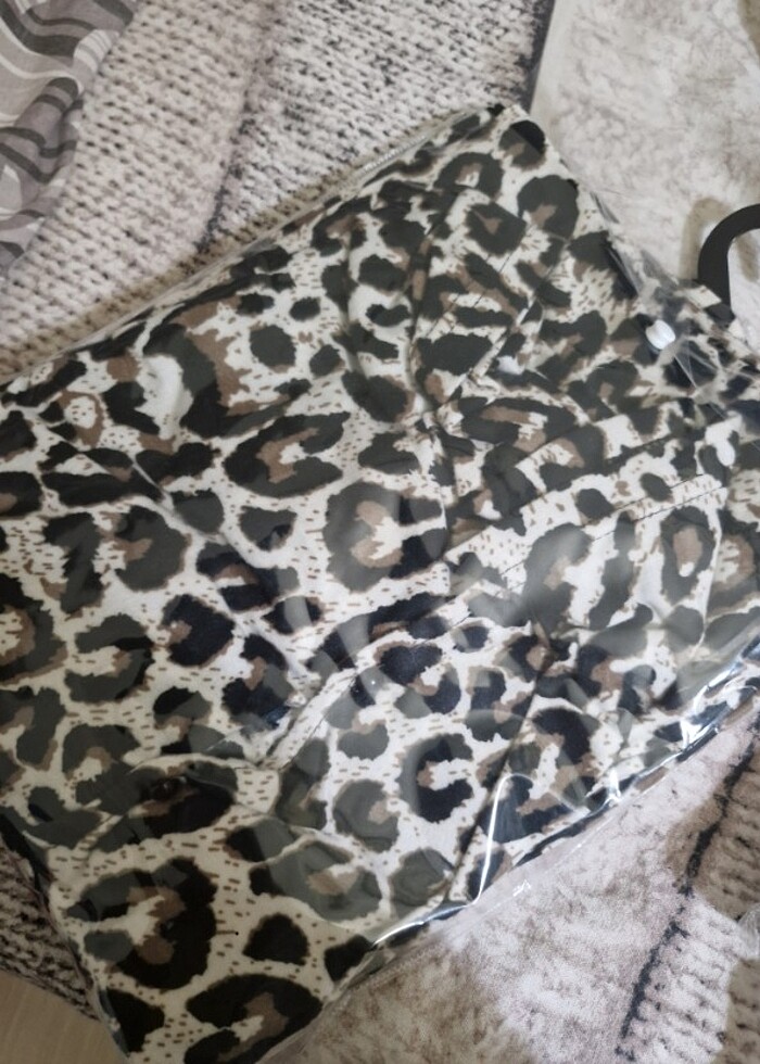 leoparlı süet pijama takımı - Görsel 3