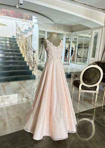 Yavruağzı nişan kıyafeti - Görsel 2