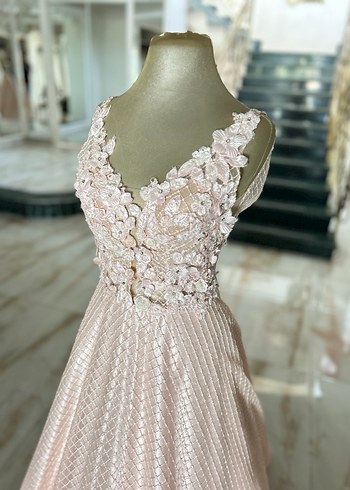 Yavruağzı nişan kıyafeti - Görsel 3