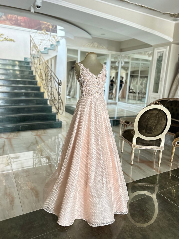 Yavruağzı nişan kıyafeti - Görsel 2